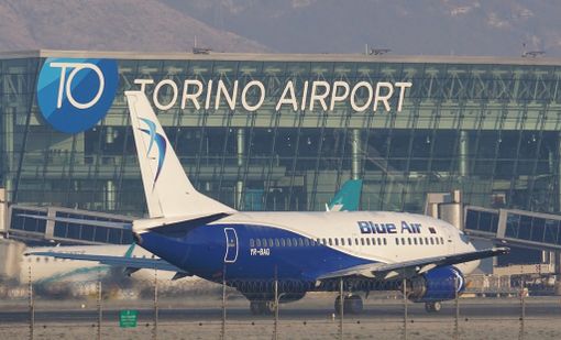 Blue Air inagura il nuovo volo Torino-Atene Blue Air inagura il nuovo volo Torino-Atene