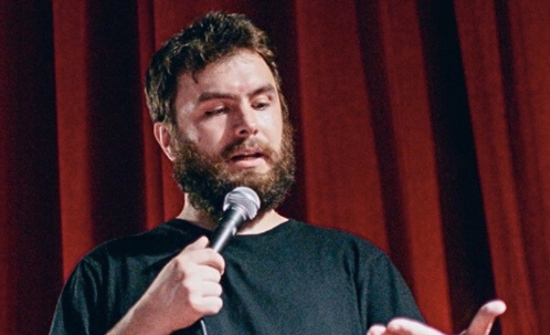 Al Cap10100, spazio alla stand up comedy: sul palco Victor Patrascan e Il Solito Dandy Al Cap10100, spazio alla stand up comedy: sul palco Victor Patrascan e Il Solito Dandy