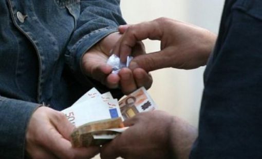Due cessioni di droga in pochi minuti: pusher fermato al Valentino Due cessioni di droga in pochi minuti: pusher fermato al Valentino