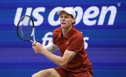 Jannik Sinner durante la finale persa contro Carlos Alcaraz