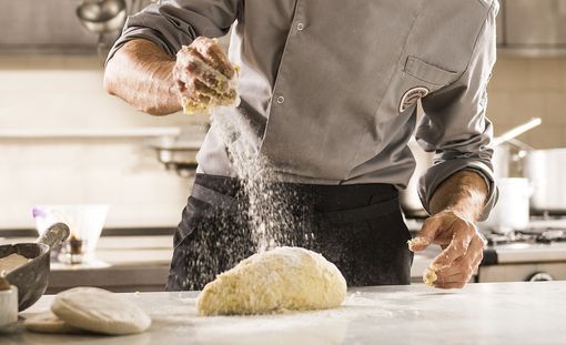 La box degli chef stellati ai più poveri: l’iniziativa di Banco Alimentare del Piemonte in delivery