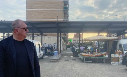 Il coordinatore Ballatore al mercato di corso Grosseto