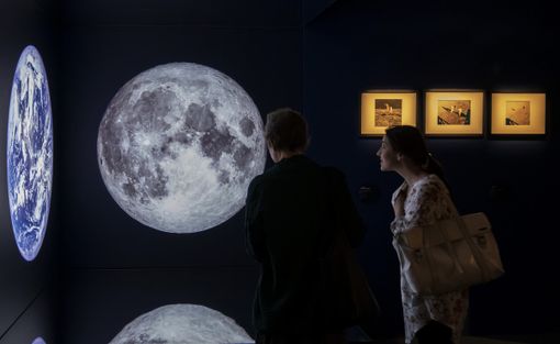Torino sbarca sulla Luna 50 anni dopo: da Verne a Chagall, l'astro d'argento in mostra [FOTO]