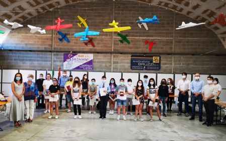 Cartoline per gli anziani e manifesti: ecco le idee del Consiglio comunale dei Ragazzi per risollevare la città