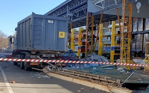 crollo muro azienda di nichelino crollo muro azienda di nichelino