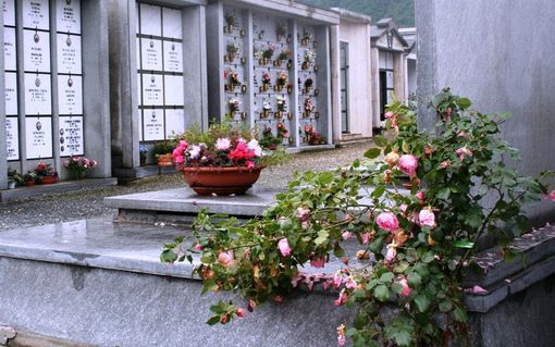 Profanazione di tombe a Quassolo e Leinì