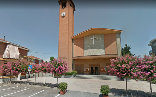Paura a San Mauro, crolla un pezzo di soffitto della chiesa di San Benedetto e colpisce una donna di 76 anni