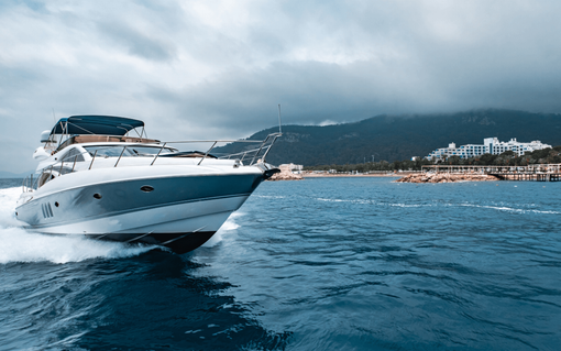 Perché noleggiare uno yacht con equipaggio?