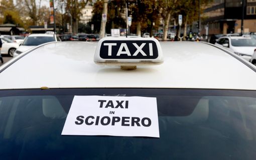 Domani sciopero nazionale dei taxisti, a Torino presidio di fronte al Palazzo della Regione Domani sciopero nazionale dei taxisti, a Torino presidio di fronte al Palazzo della Regione