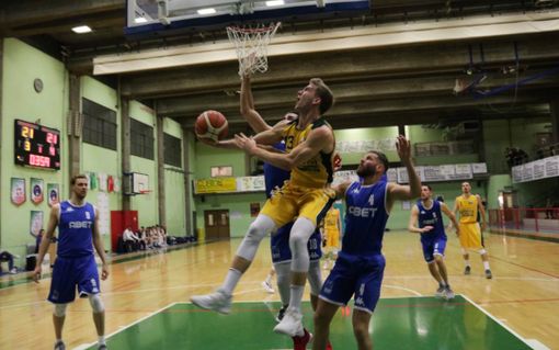 Crocetta ko in casa, il primo "quarto" è della 5Pari Crocetta ko in casa, il primo "quarto" è della 5Pari