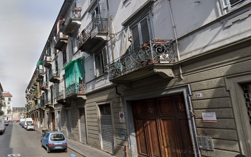 Blitz anti-droga nel condominio d’Aurora covo di spaccio e irregolari: due arresti