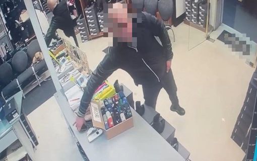 Campidoglio: ladro a volto scoperto ruba cellulare in un negozio di calzature