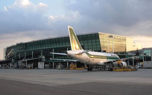Il pianoforte all'aeroporto di Torino debutta con la Bohème Il pianoforte all'aeroporto di Torino debutta con la Bohème