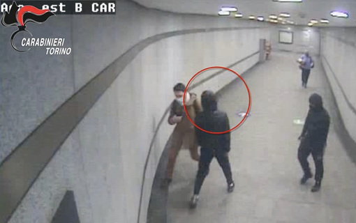 Incubo baby gang, rapine con coltelli per rubare portafogli e telefoni: arrestati 4 minorenni [VIDEO]