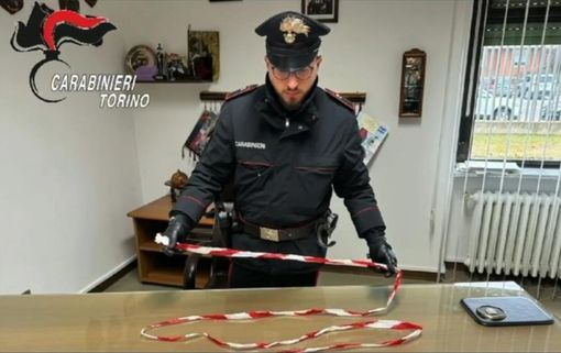 Settimo Torinese, denunciati i 9 ragazzi che hanno teso un nastro in strada di notte: hanno meno di 16 anni Settimo Torinese, denunciati i 9 ragazzi che hanno teso un nastro in strada di notte: hanno meno di 16 anni