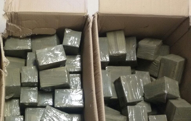 Torino, getta hashish nella fontana per eludere controllo di polizia