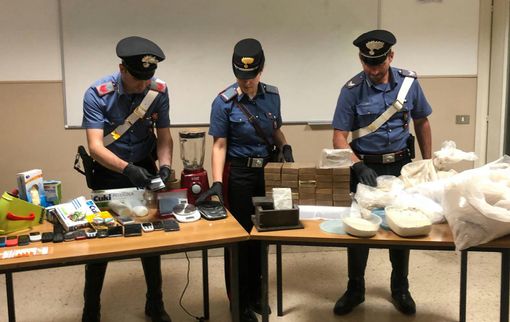 Operazione "Stones Express": sei arrestati e 20 chili di droga sequestrati