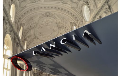 Lancia entra in una nuova era: cambiano logo e design per l'ingresso nella mobilità elettrica Lancia entra in una nuova era: cambiano logo e design per l'ingresso nella mobilità elettrica