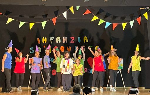 I genitori salgono sul palco per la recita di fine anno: a Collegno va in scena "Il Bosco che corre" I genitori salgono sul palco per la recita di fine anno: a Collegno va in scena "Il Bosco che corre"