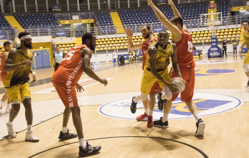 immagine di repertorio di una gara della Reale Mutua Basket immagine di repertorio di una gara della Reale Mutua Basket