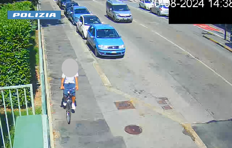 Le immagini hanno incastrato il rapinatore