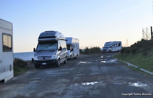 Auto in viaggio e assalto ai treni dei lombardi e piemontesi per raggiungere la Liguria, nonostante le restrizioni