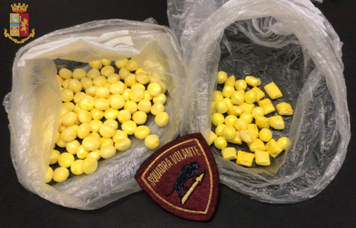 Inseguimento nella notte in Barriera di Milano: fermato pusher con 140 dosi di cocaina Inseguimento nella notte in Barriera di Milano: fermato pusher con 140 dosi di cocaina