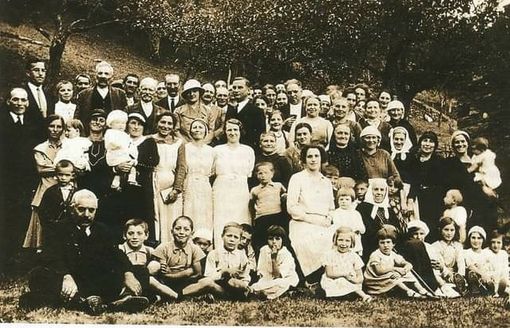 Una foto d'epoca raccolta dal Comune di Pomaretto Una foto d'epoca raccolta dal Comune di Pomaretto