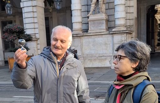 Referendum Gtt, i Radicali regalano al sindaco una clessidra: &quot;Il tempo è scaduto&quot;