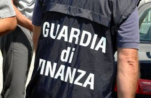 Ricattato per oltre tre anni dagli usurai, la Finanza di Torino arresta due persone: sequestri per 700 mila euro