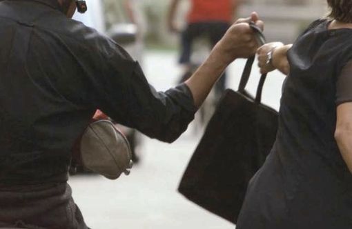 Arrestato scippatore in centro: era stato scarcerato da appena una settimana