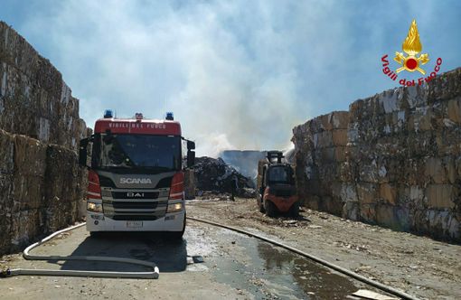 incendio cartiera Front