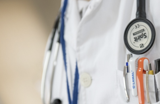 Mancano pediatri, i sindacati propongono una deroga: "Si dia la possibilità di farli lavorare oltre l'età pensionabile" Mancano pediatri, i sindacati propongono una deroga: "Si dia la possibilità di farli lavorare oltre l'età pensionabile"