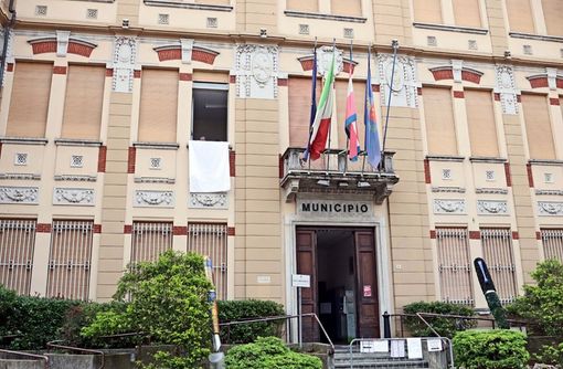 Il lenzuolo della Legalità su una finestra del Municipio di Settimo Torinese Il lenzuolo della Legalità su una finestra del Municipio di Settimo Torinese