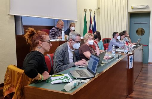 Il banco della Giunta durante la discussione Il banco della Giunta durante la discussione