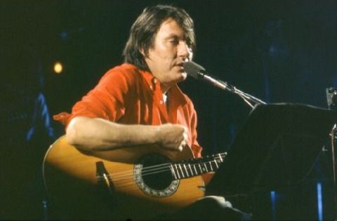 Vent'anni senza Faber: all'Off Top si innalza una "Smisurata preghiera" Vent'anni senza Faber: all'Off Top si innalza una "Smisurata preghiera"