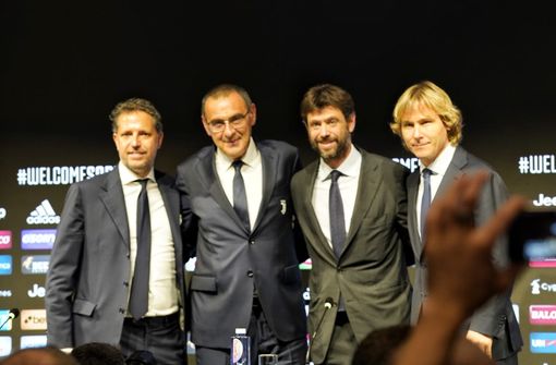 Sarri: “La Juve mi ha convinto subito, non ho tradito Napoli con questa scelta” Sarri: “La Juve mi ha convinto subito, non ho tradito Napoli con questa scelta”