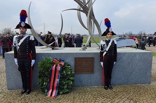 Scoperta la targa in memoria dei caduti Scoperta la targa in memoria dei caduti