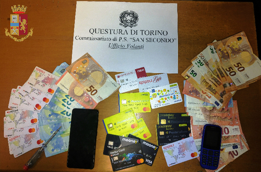 Fermati con oltre 20 carte elettroniche di dubbia provenienza