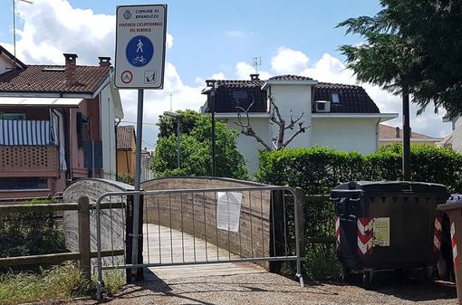 Il ponte sul torrente Bendola a Brandizzo Il ponte sul torrente Bendola a Brandizzo