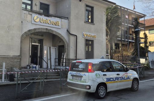 I lavori di riparazione del bancomat