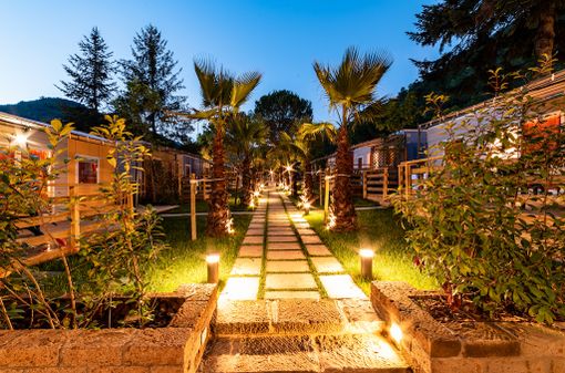 Un modo nuovo di pensare la vacanza tra estate ed autunno: la nuova Area Village al Camping Delle Rose di Isolabona