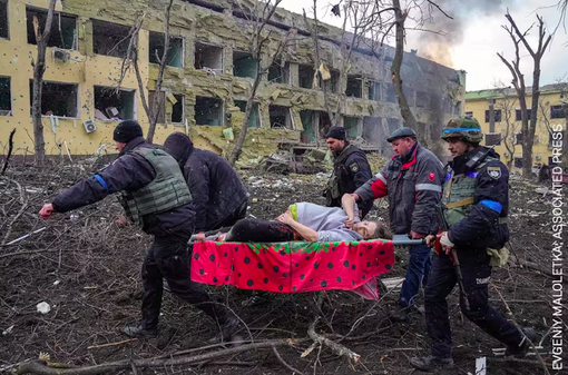 World Press Photo 2023: il tragico scatto al Mariupol Maternity Hospital e gli altri vincitori in mostra a Palazzo Barolo World Press Photo 2023: il tragico scatto al Mariupol Maternity Hospital e gli altri vincitori in mostra a Palazzo Barolo
