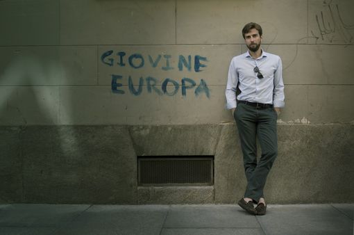 persona in piedi persona in piedi