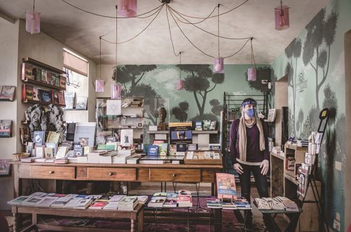 La Libreria Borgopo' compie un anno e accoglie gli scatti di Giuseppe Caldarella