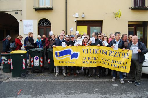 Torino, 500 firme e un presidio contro la chiusura delle poste di corso Casale 196