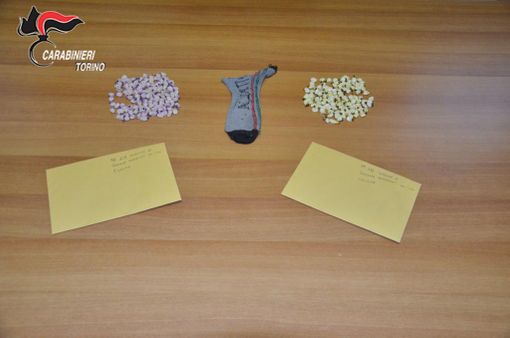 Parco del Valentino, arrestato il pusher che nasconde la droga nel calzino: sequestrate 200 dosi