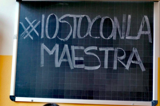 Una delle tante foto postate in segno di solidarietà Una delle tante foto postate in segno di solidarietà