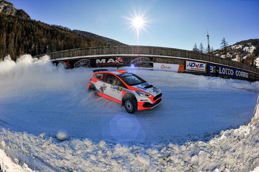 Auto sul ghiaccio Auto sul ghiaccio