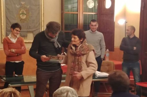 Nella Surra alla premiazione per la cessazione dell'attività